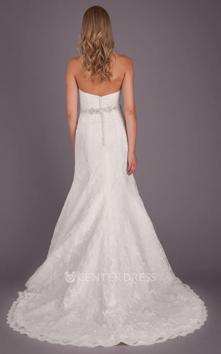 Sheath Appliqued Sweetheart Lace Wedding Dress With Waist Jewellery