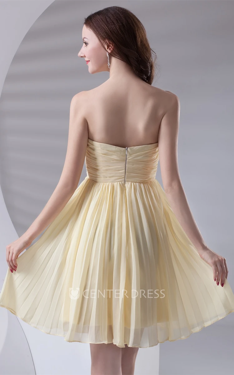 Knee-Length Chiffon Criss-Cross Sweetheart Bridesmaid Dress with Pleats