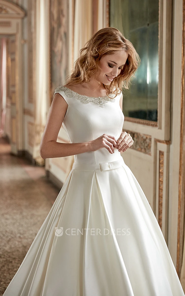 Ball Gown Scoop-Neck Short-Sleeve Floor-Length Satin Wedding Dress With Beading
