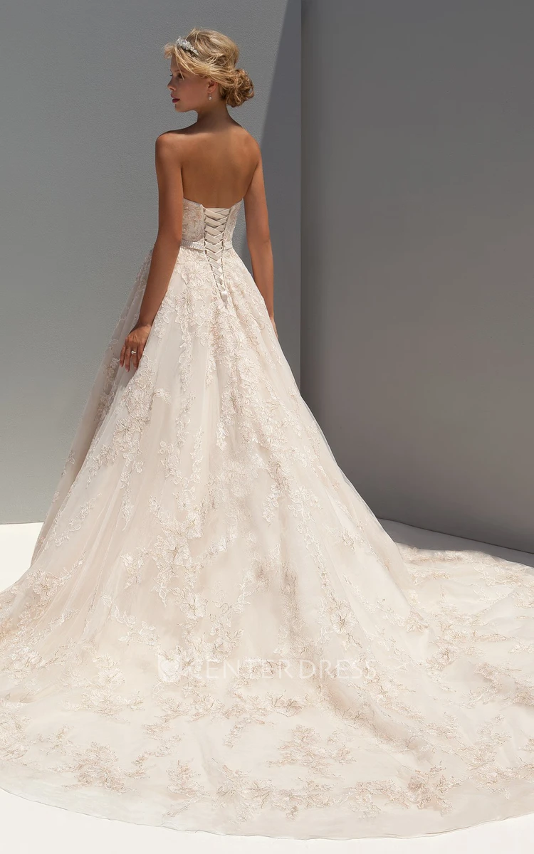 A-Line Sleeveless Appliqued Sweetheart Maxi Lace Wedding Dress With Beading