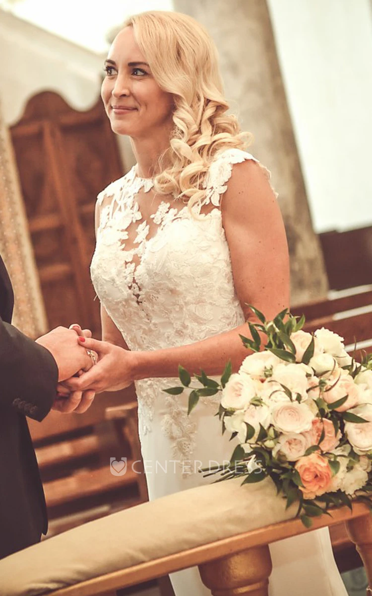 Romantic Sheath Sleeveless Lace Tulle Wedding Dress With Jewel Neckline