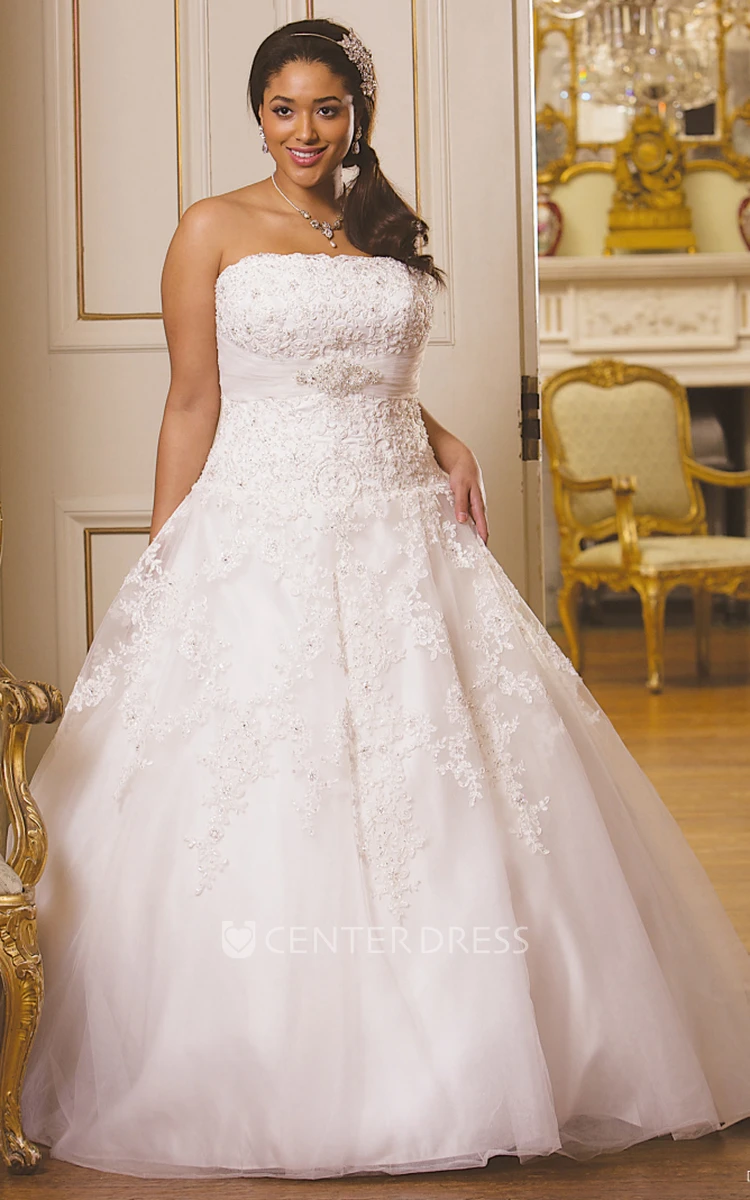 A-Line Strapless Long Lace Plus Size Wedding Dress With Appliques And Brush Train