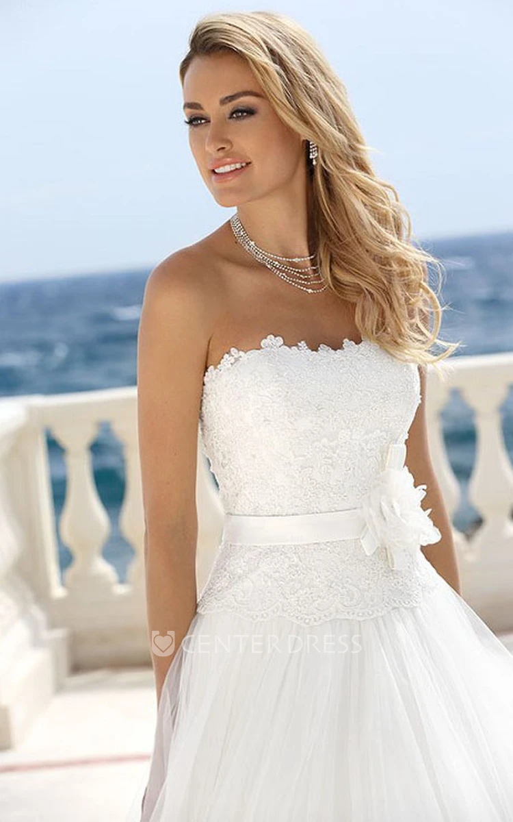 A-Line Sleeveless Strapless Floor-Length Appliqued Tulle Wedding Dress With Flower