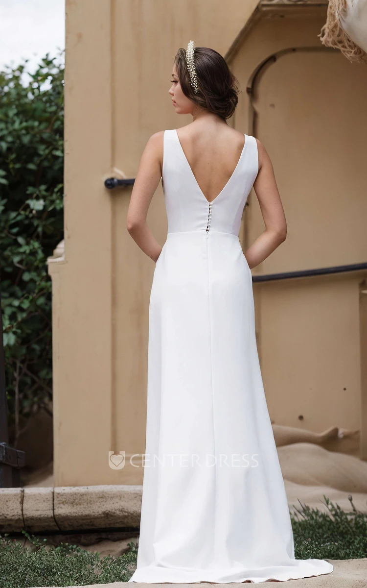 Modest Casual Sheath Boat Neck Wedding Dress Sleeveless Beach Maxi Low Back Bridal Gown with Sweep Train