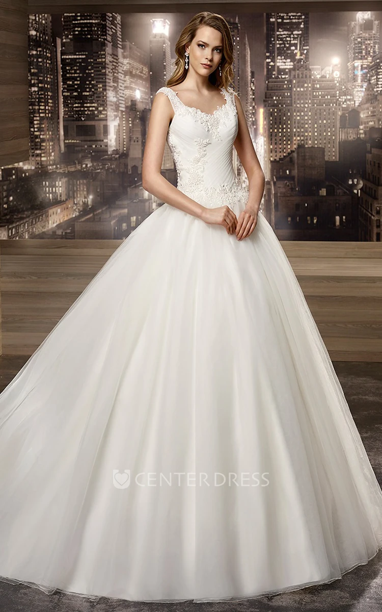 Square-Neck Brush-Train A-Line Bridal Gown With Fine Appliques And Pleated Details