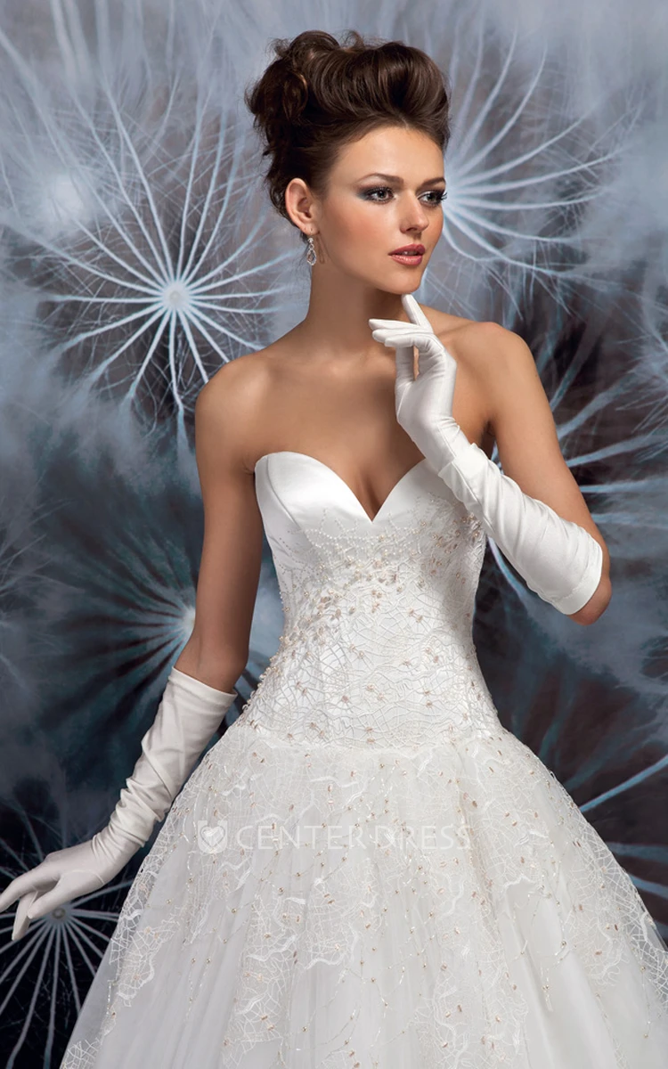 A-Line Sweetheart Appliqued Sleeveless Tulle Wedding Dress With Embroidery