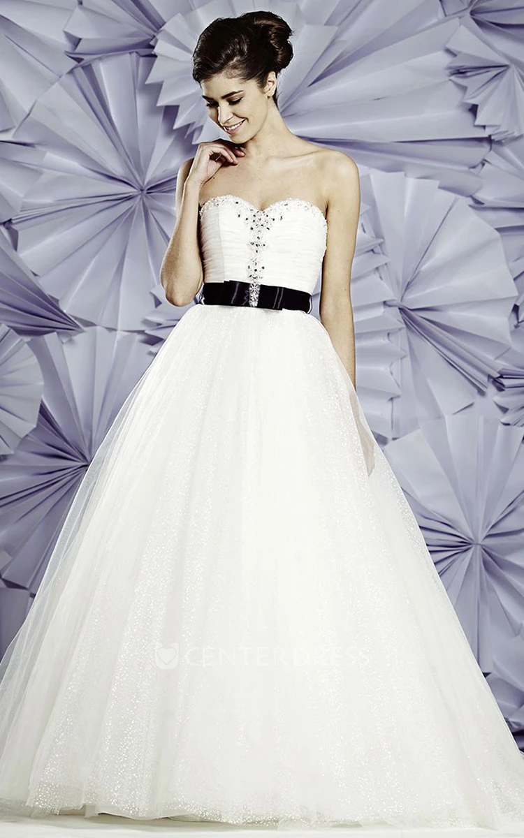 Ball Gown Sleeveless Beaded Sweetheart Long Tulle Wedding Dress With Sequins And Ruching