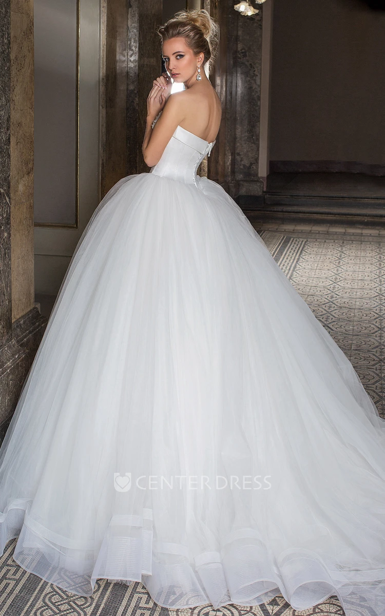 Ball Gown Sleeveless Sweetheart Beaded Tulle Wedding Dress With Court Train