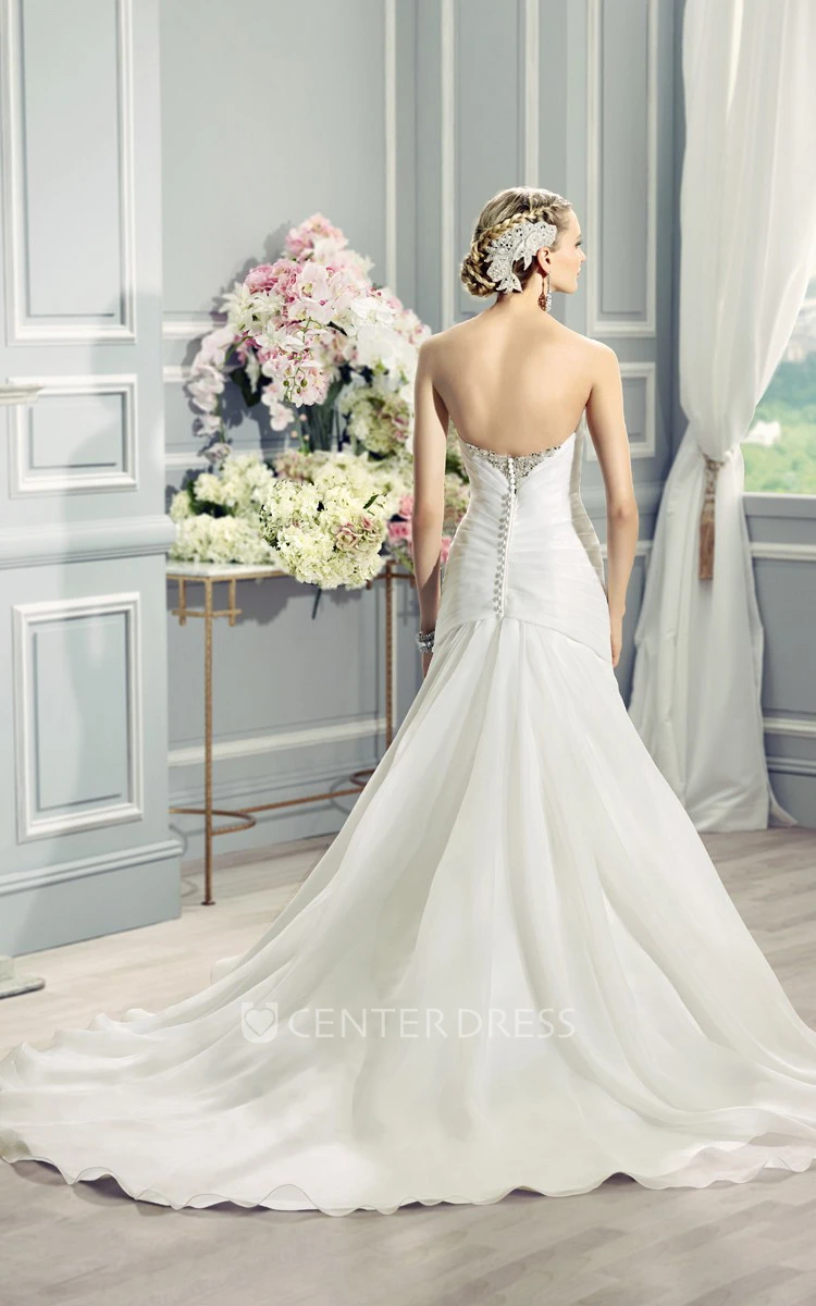 Sweetheart Ruched Organza Wedding Dress With Beading And Broach