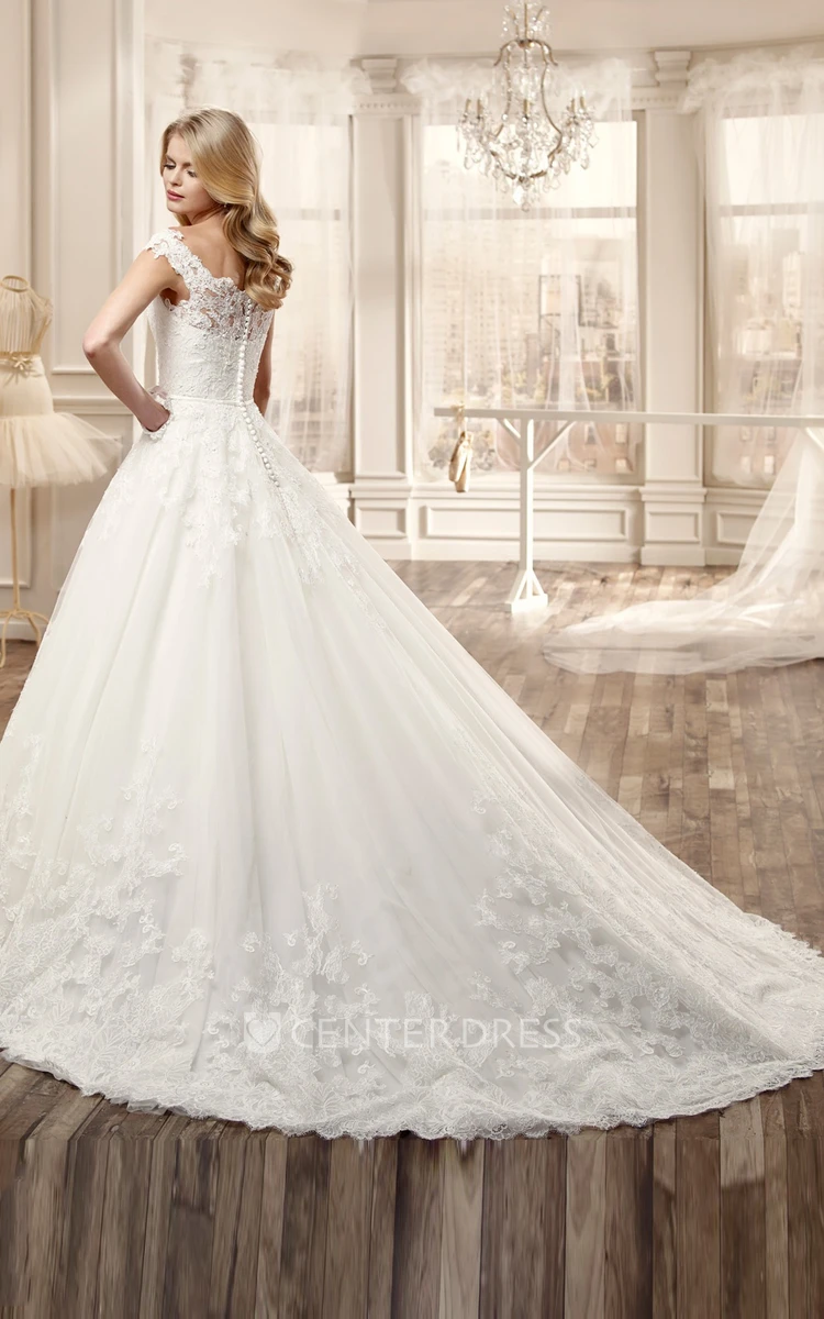 Scallop-Neck Long Wedding Dress With Court Train And Appliques