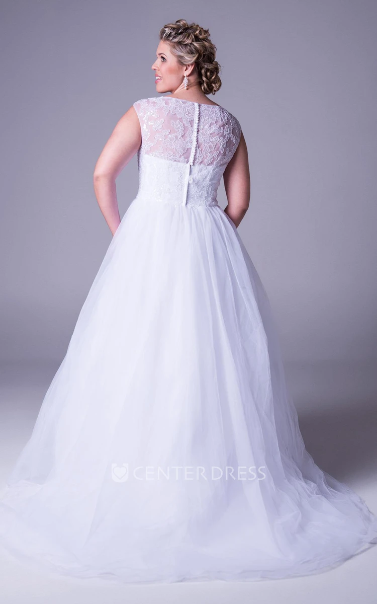 Long-Sleeveless Scoop-Neck Tulle Plus Size Wedding Dress With Appliques And Illusion