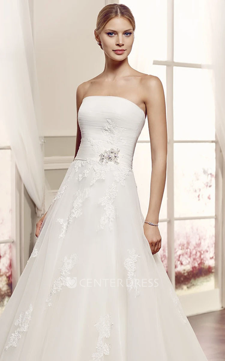 A-Line Appliqued Floor-Length Strapless Sleeveless Tulle Wedding Dress With Ruching And Broach