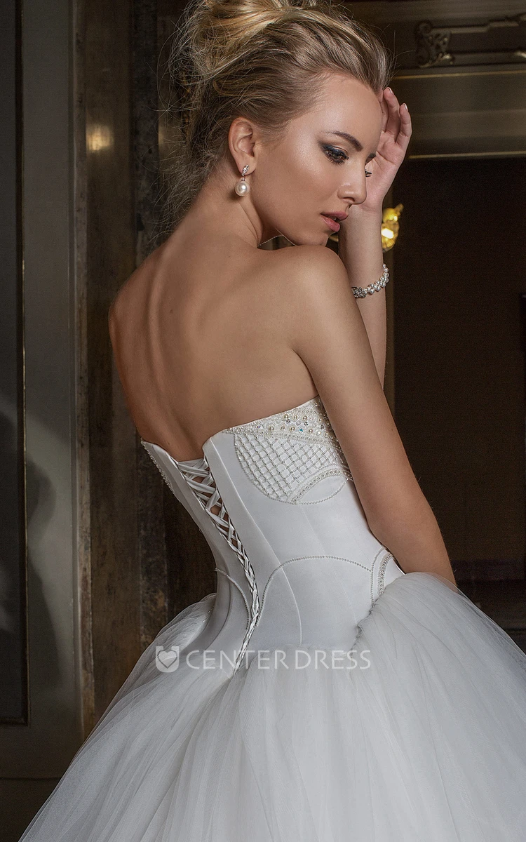 Ball Gown Sleeveless Sweetheart Beaded Tulle Wedding Dress With Brush Train