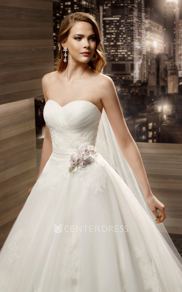 Sweetheart Open-back A-line Wedding Dress with Flowers Waist and Brush Train