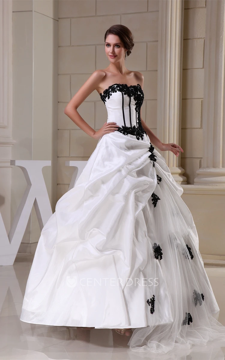 Glamorous Ruffled Strapless Ball Gown Wedding Dress with Lace Appliques