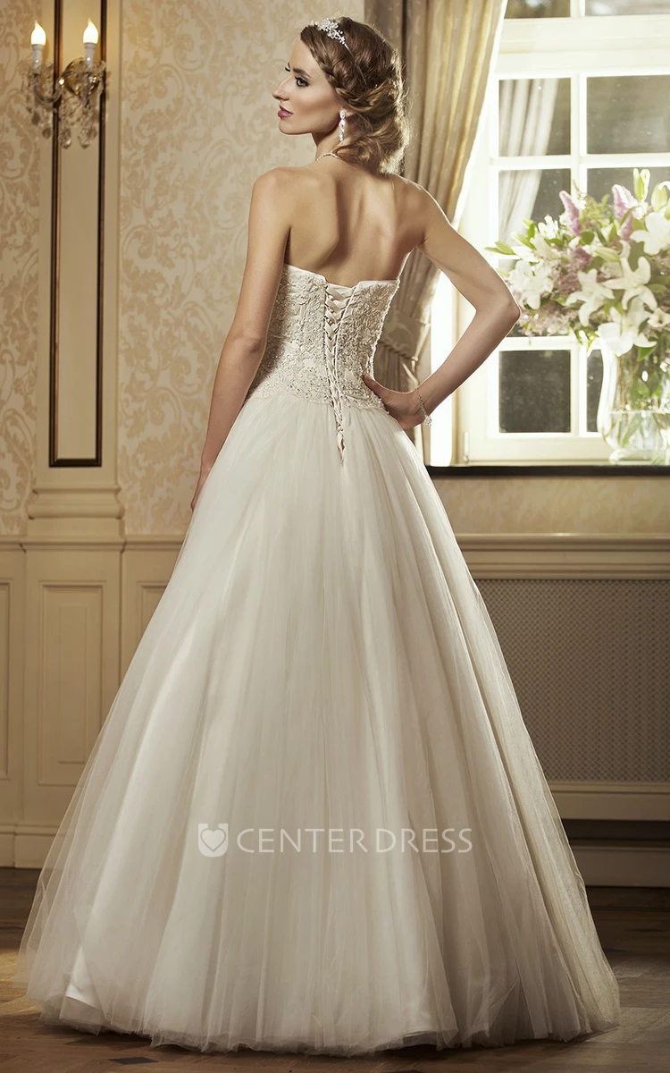 A-Line Queen-Anne Appliqued Long Tulle&Lace Wedding Dress