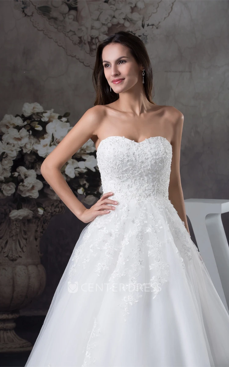 Sweetheart A-Line Ball Gown Tulle Wedding Dress with Appliques