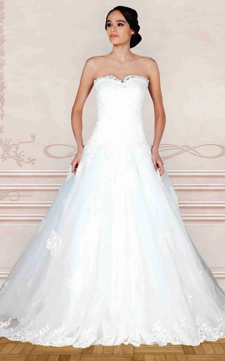 Ball Gown Strapless Floor-Length Lace Wedding Dress With Appliques And Zipper