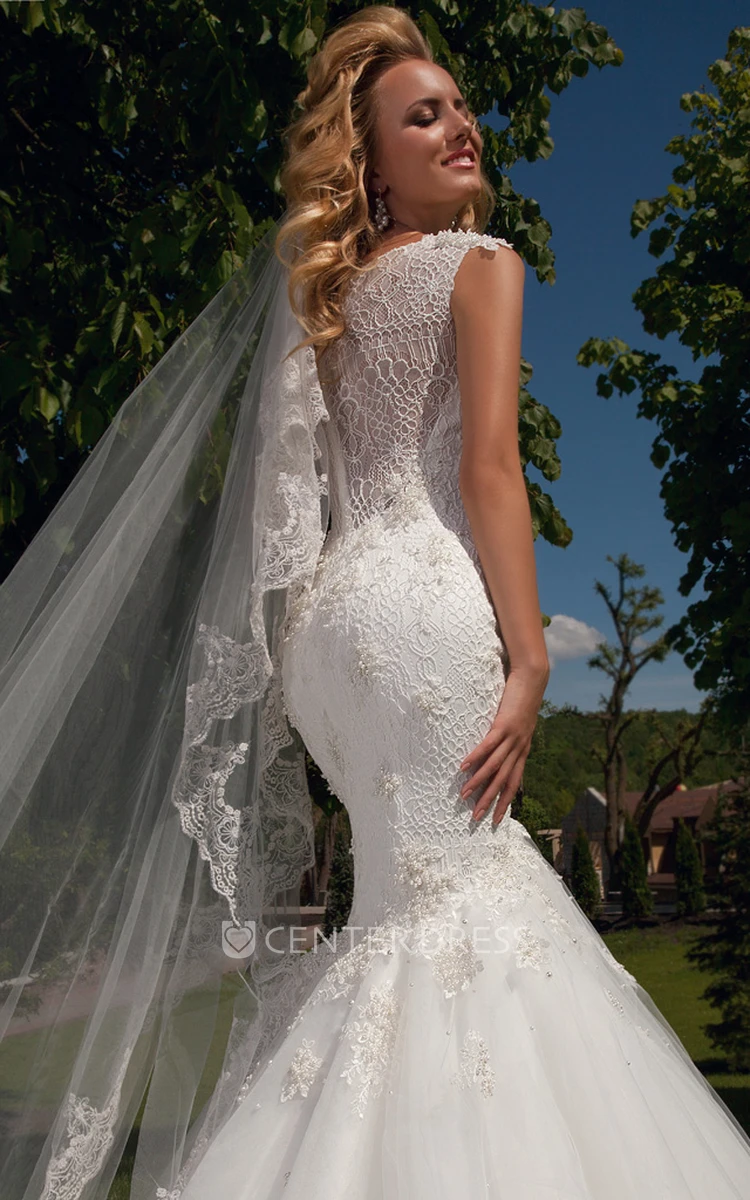 Trumpet Floor-Length Sleeveless Scoop-Neck Lace Wedding Dress With Appliques And Illusion