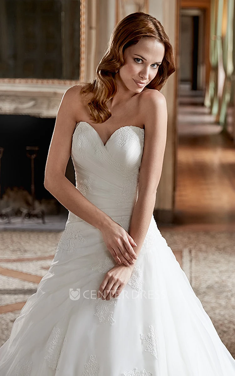 Ball Gown Appliqued Sweetheart Organza Wedding Dress With Ruching