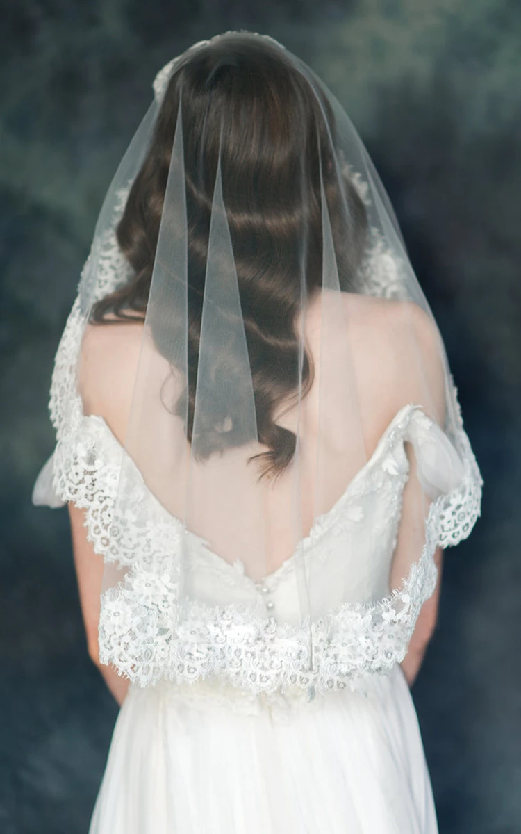 Short Cute Wedding Veil with Lace Appliques