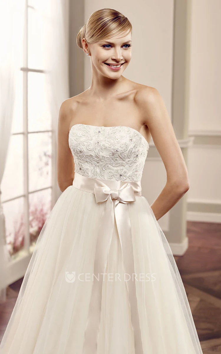 A-Line Strapless Tulle Wedding Dress