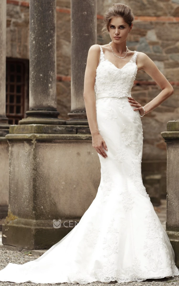 Mermaid V-Neck Floor-Length Sleeveless Appliqued Lace Wedding Dress