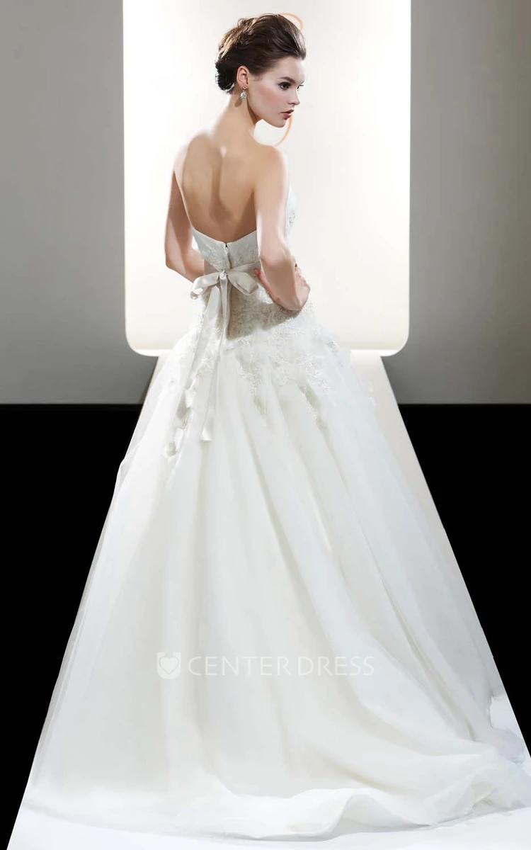 A-Line Strapless Lace Tulle Wedding Dress With Flower And Beading