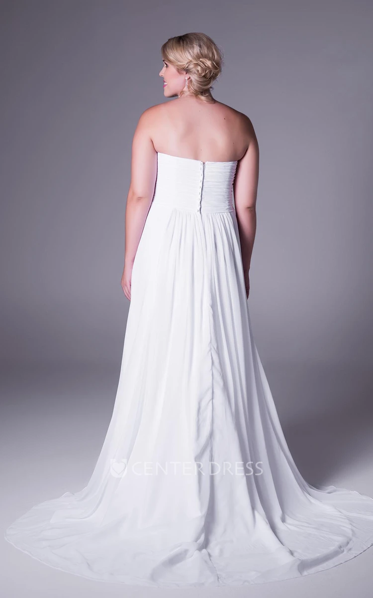 Floor-Length Strapless Chiffon Plus Size Wedding Dress With Ruching And Zipper