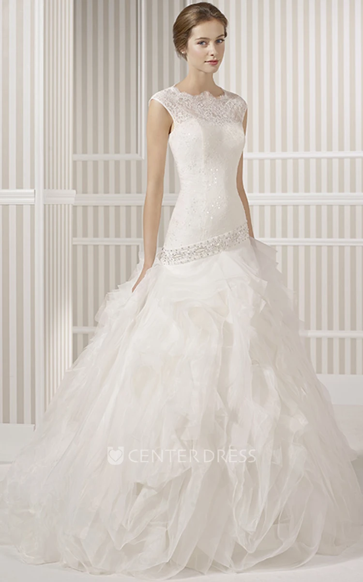 A-Line Scoop-Neck Sleeveless Tulle Wedding Dress With Ruffles And Beading