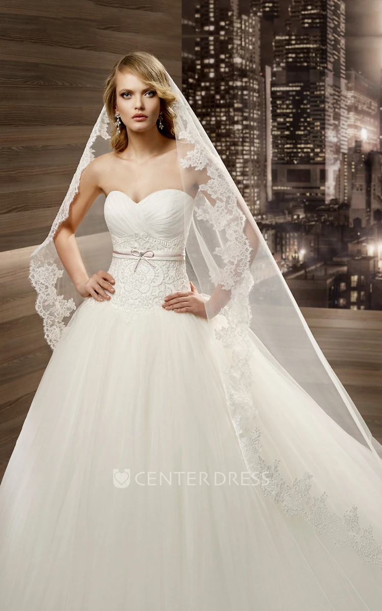 Sweetheart Court-train A-line Wedding Dress with Pleated Bust And Lace-up Back
