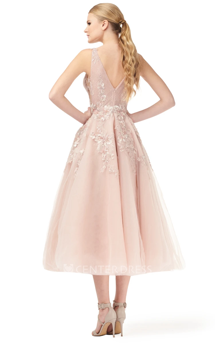 Sleeveless A Line Tulle V-neck Cocktail Dress with Appliques