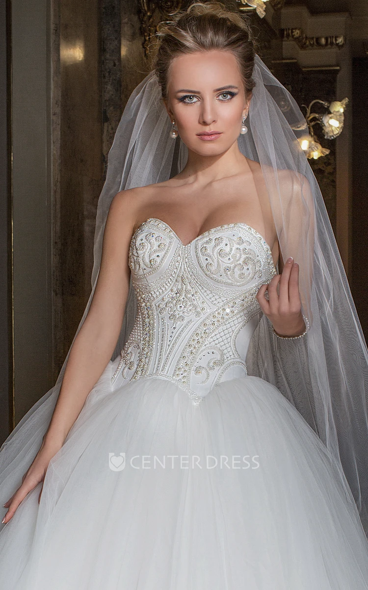 Ball Gown Sleeveless Sweetheart Beaded Tulle Wedding Dress With Brush Train