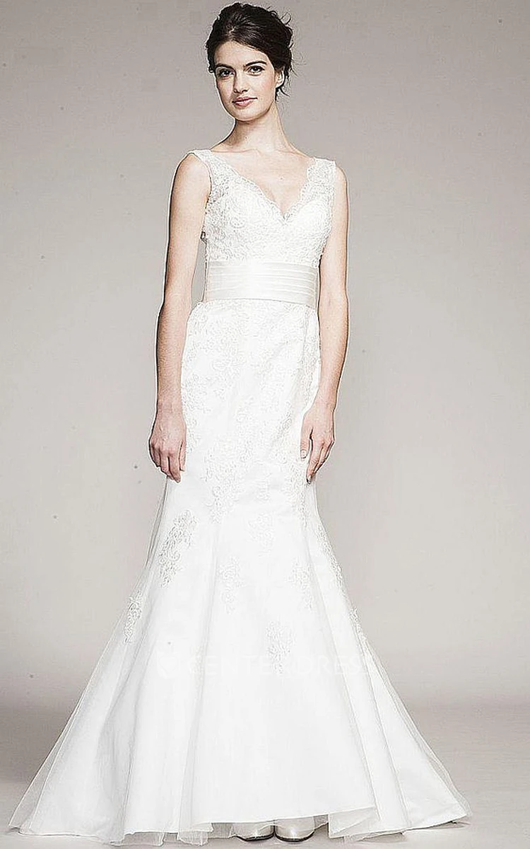 Mermaid Appliqued Maxi V-Neck Sleeveless Lace Wedding Dress