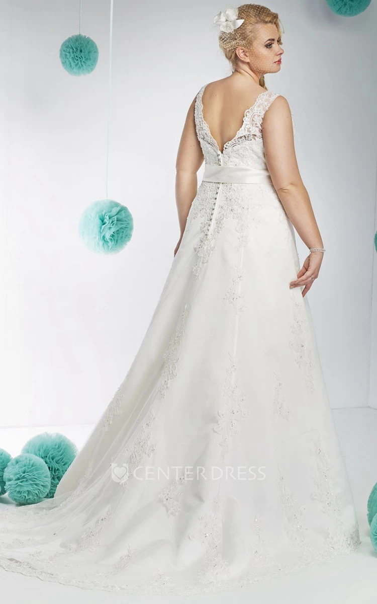 Sleeveless High-Neck Appliqued Floor-Length Lace Plus Size Wedding Dress With Bow