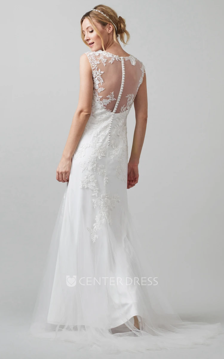 Sheath Scoop-Neck Sleeveless Tulle Wedding Dress With Illusion