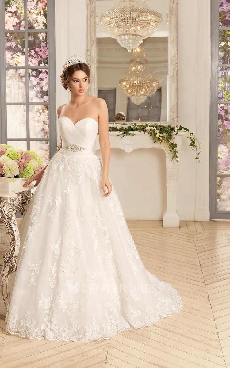 A-Line Long Sweetheart Sleeveless Lace Dress With Cape And Appliques
