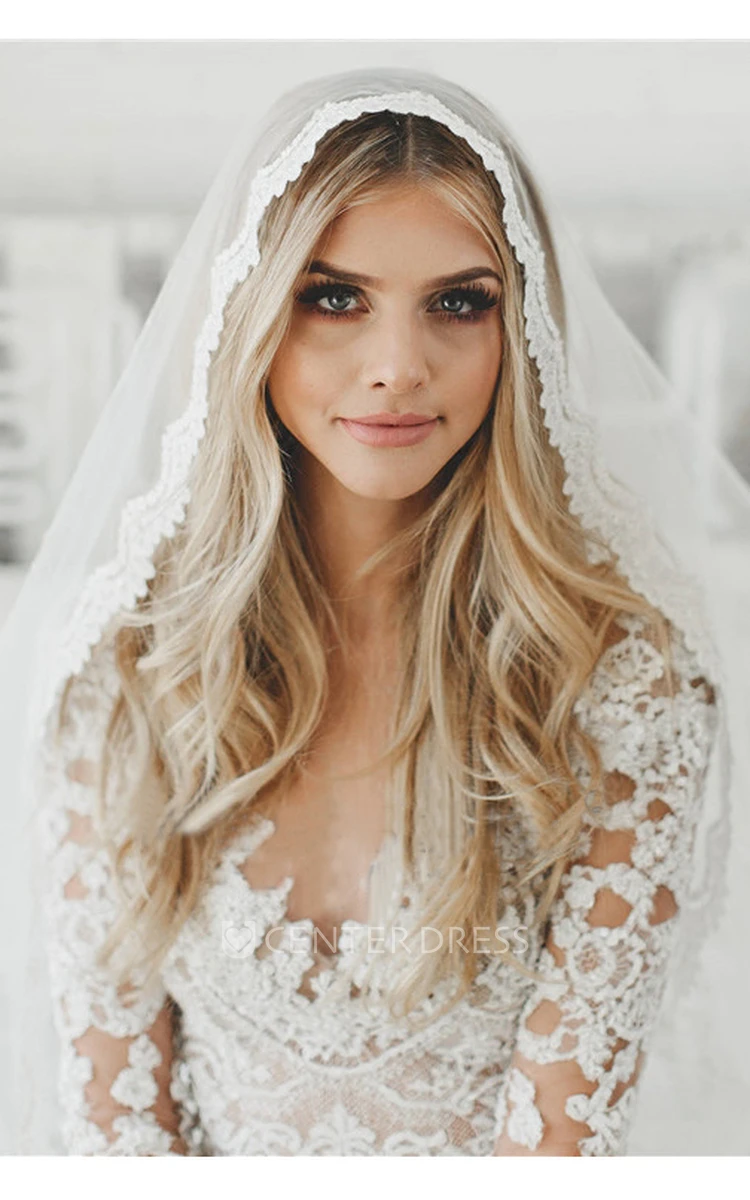 Soft Romantic Wedding Veil with Scalloped Lace Trim
